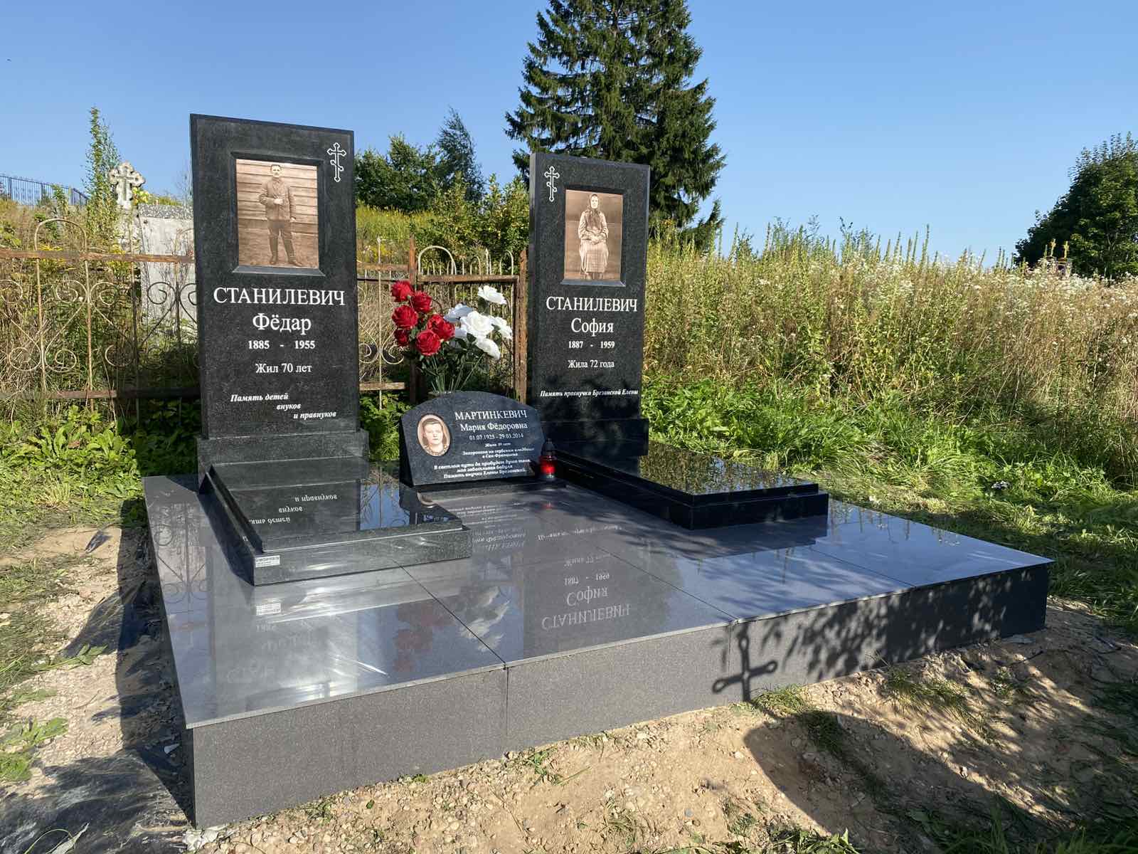 Изготовление тройного памятника в Воложине под ключ